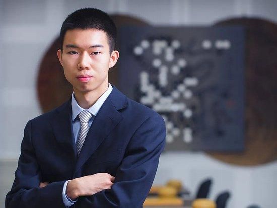 两个人一前一后攻击叙述